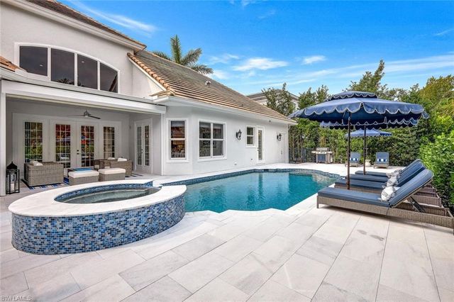 1427 Hemingway PL, Naples, FL 34103