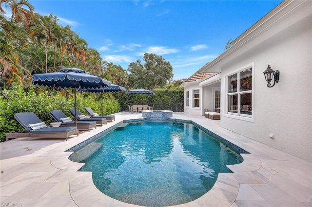 1427 Hemingway PL, Naples, FL 34103
