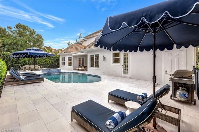 1427 Hemingway PL, Naples, FL 34103