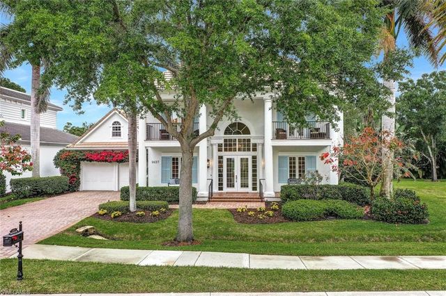 1427 Hemingway PL, Naples, FL 34103