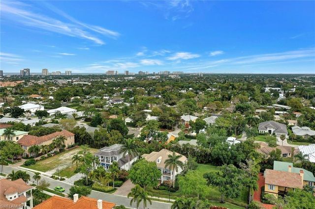 1427 Hemingway PL, Naples, FL 34103