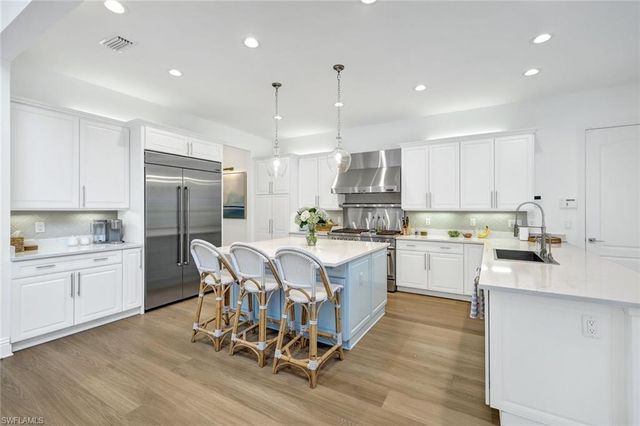 1427 Hemingway PL, Naples, FL 34103