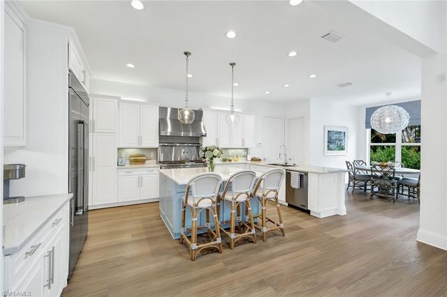 1427 Hemingway PL, Naples, FL 34103
