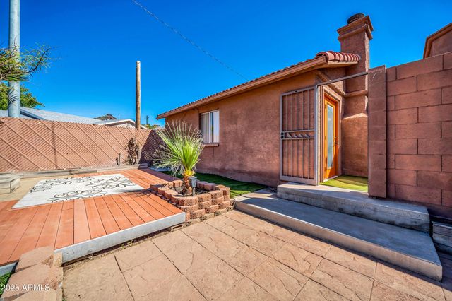 1448 E ROYAL PALM Road, Phoenix, AZ 85020