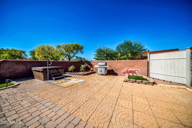 1448 E ROYAL PALM Road, Phoenix, AZ 85020