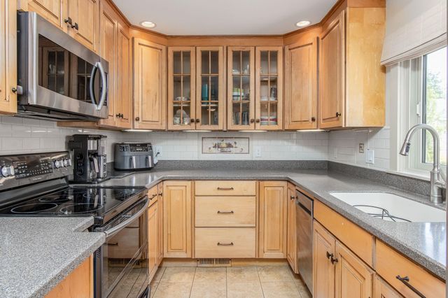39 Dearborn Avenue, Hampton, NH 03842