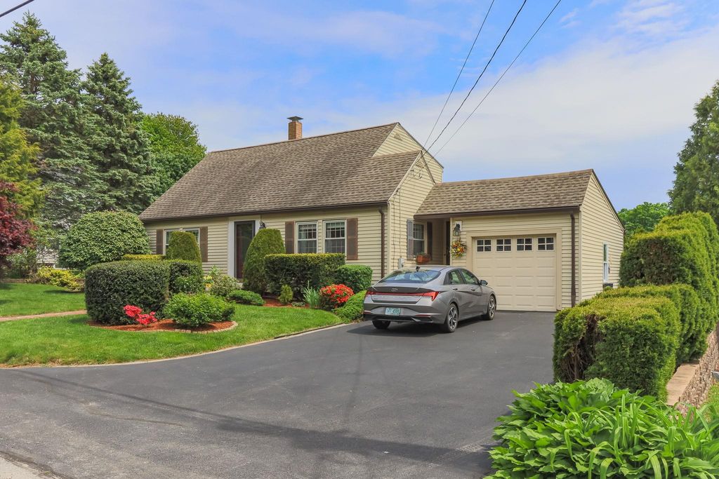 39 Dearborn Avenue, Hampton, NH 03842