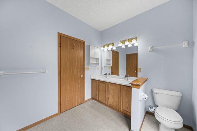 5924 Heritage Farms Drive, Hilliard, OH 43026