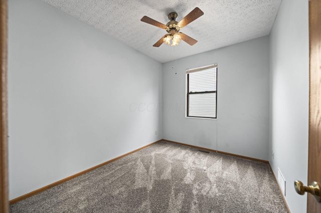 5924 Heritage Farms Drive, Hilliard, OH 43026