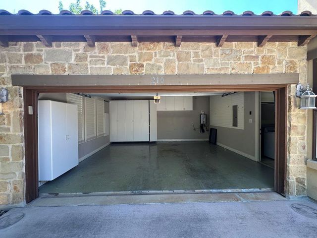 210 Versilia CIR, Lakeway, TX 78734