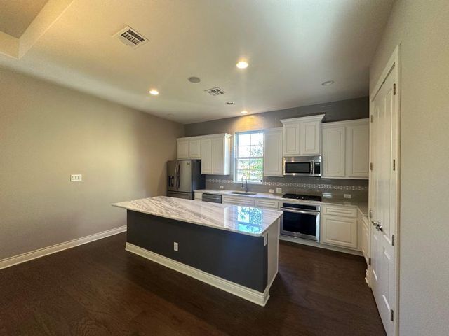 210 Versilia CIR, Lakeway, TX 78734
