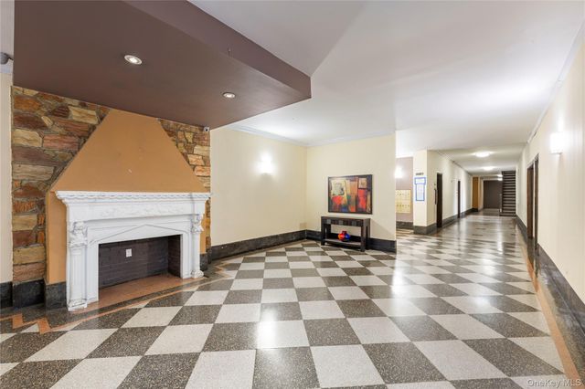 13605 Sanford Avenue 4Q, Flushing, NY 11355