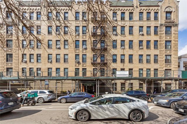 13605 Sanford Avenue 4Q, Flushing, NY 11355