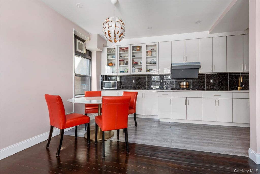 13605 Sanford Avenue 4Q, Flushing, NY 11355