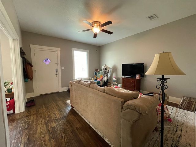 407 East Pease Street, Bryan, TX 77803