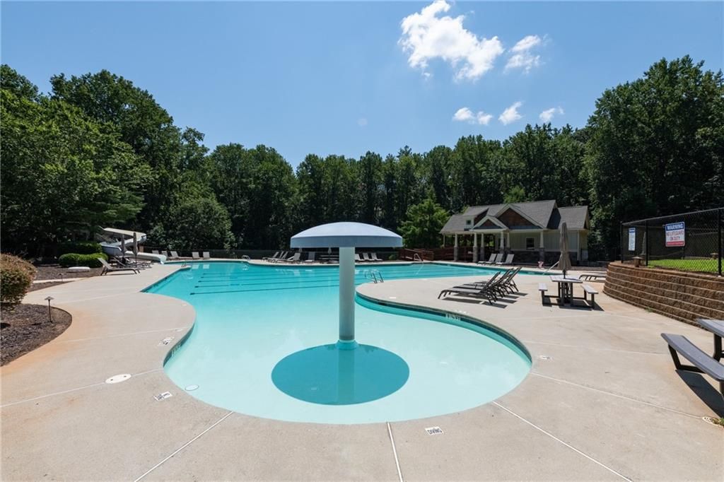 Image 24 of property listing at 7715 Wandering Oak Way, Cumming, GA 30041