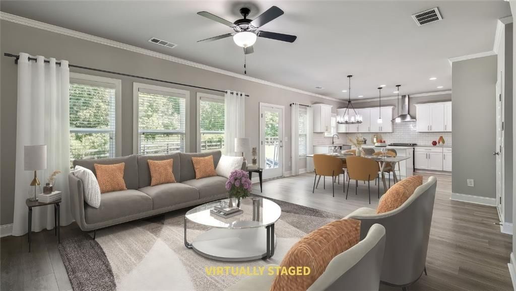 Image 3 of property listing at 7715 Wandering Oak Way, Cumming, GA 30041