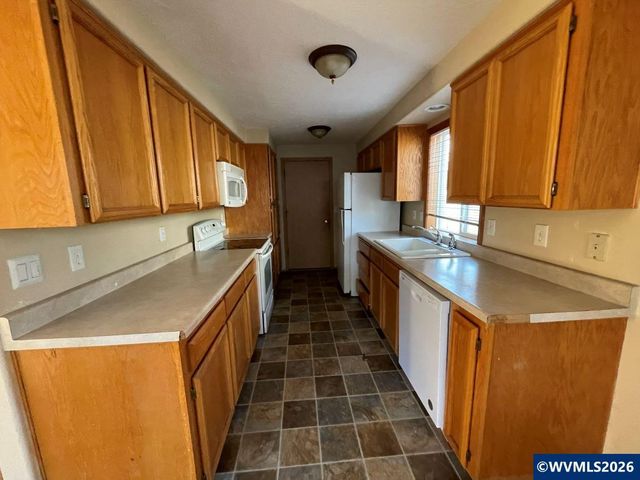 2456 Connemara Ct SE, Salem, OR 97317