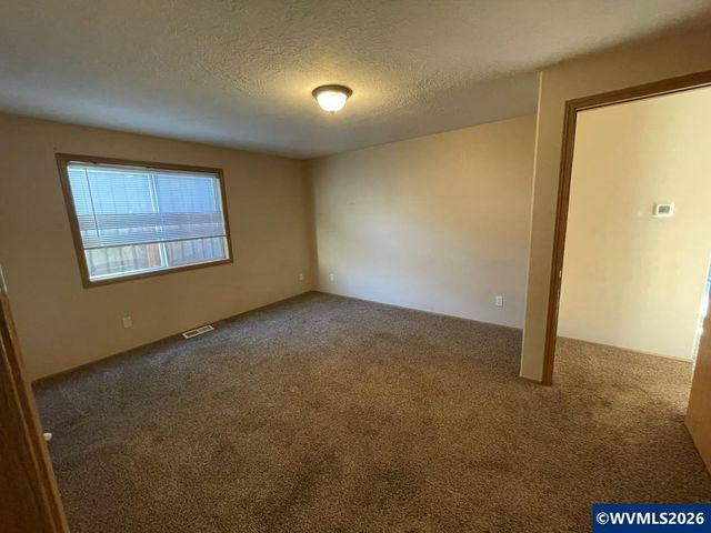 2456 Connemara Ct SE, Salem, OR 97317