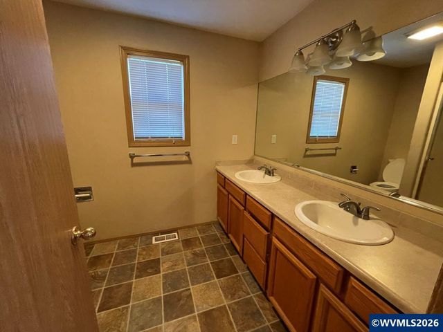 2456 Connemara Ct SE, Salem, OR 97317