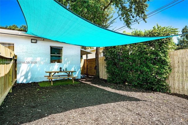 7031 NW 6th Ct, Miami, FL 33150