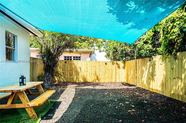 7031 NW 6th Ct, Miami, FL 33150