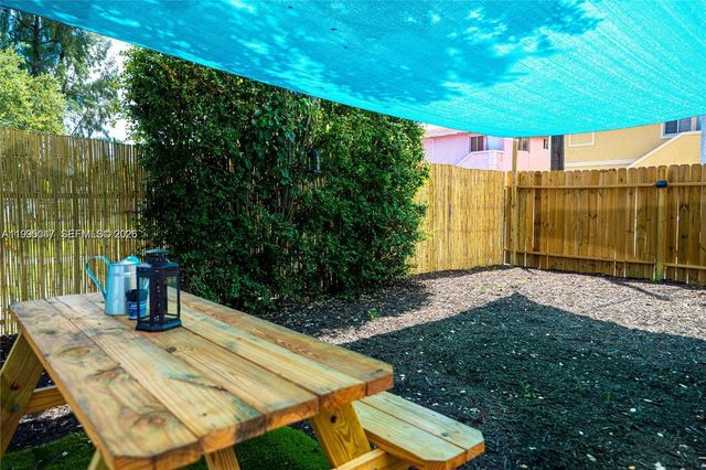 7031 NW 6th Ct, Miami, FL 33150