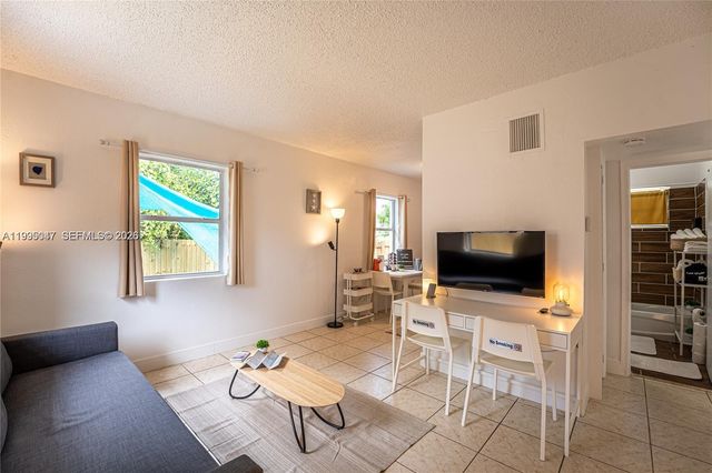 7031 NW 6th Ct, Miami, FL 33150