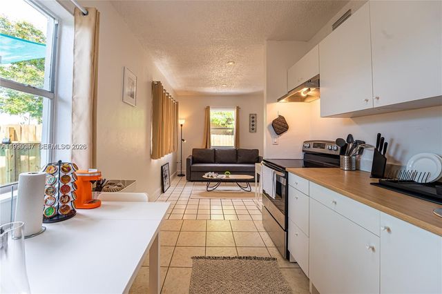 7031 NW 6th Ct, Miami, FL 33150