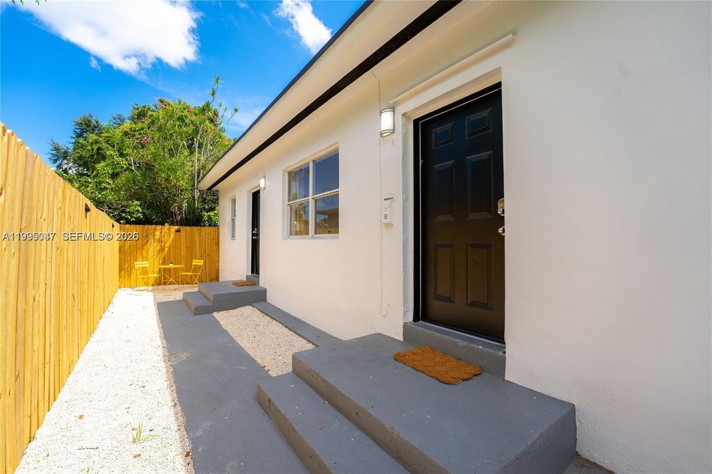 7031 NW 6th Ct, Miami, FL 33150