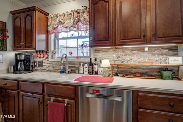 404 East Mountain View Road 104, Johnson City, TN 37601
