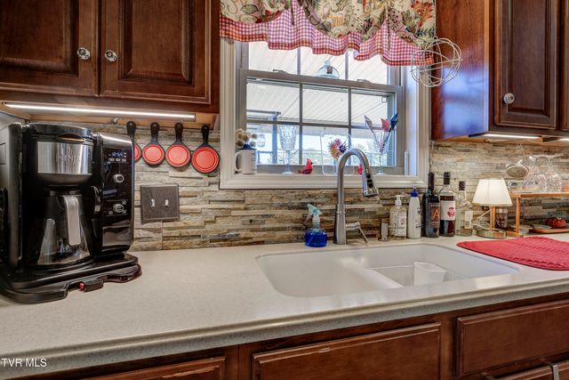 404 East Mountain View Road 104, Johnson City, TN 37601