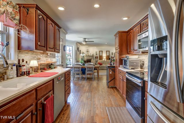 404 East Mountain View Road 104, Johnson City, TN 37601