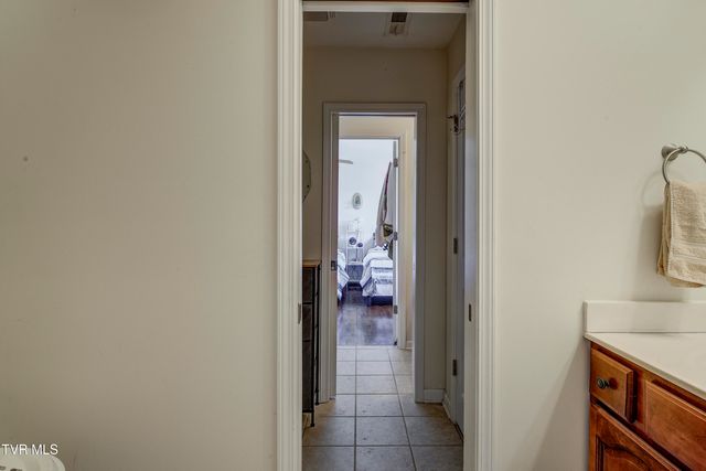 404 East Mountain View Road 104, Johnson City, TN 37601