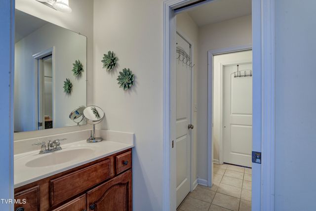 404 East Mountain View Road 104, Johnson City, TN 37601