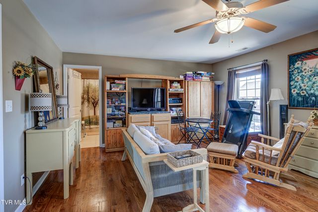 404 East Mountain View Road 104, Johnson City, TN 37601