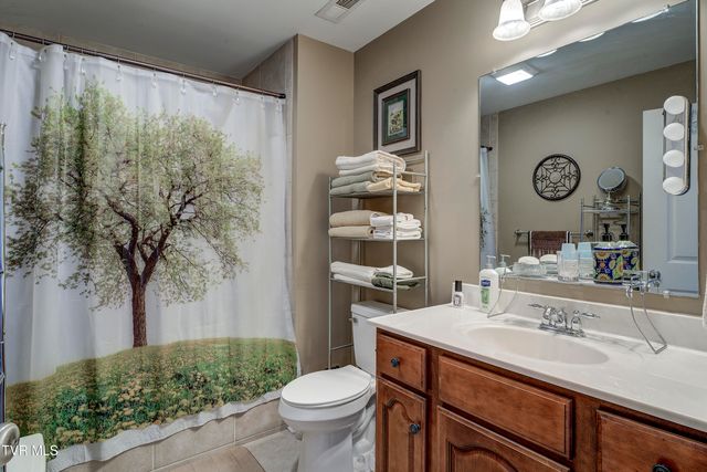 404 East Mountain View Road 104, Johnson City, TN 37601