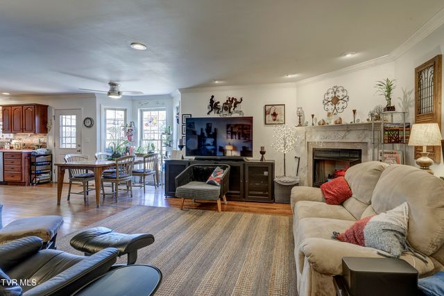 404 East Mountain View Road 104, Johnson City, TN 37601