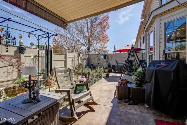 404 East Mountain View Road 104, Johnson City, TN 37601