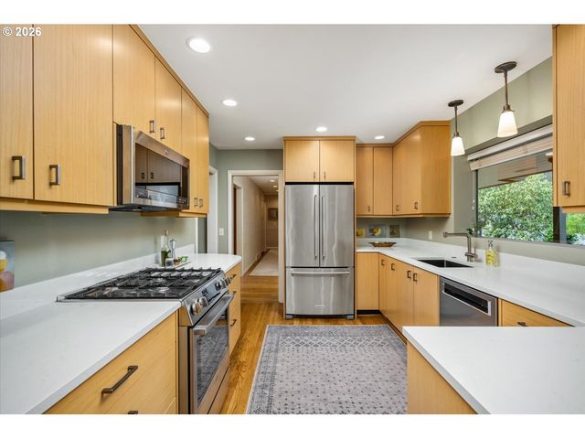 9792 Sw ARBORCREST Way, Portland, OR 97225