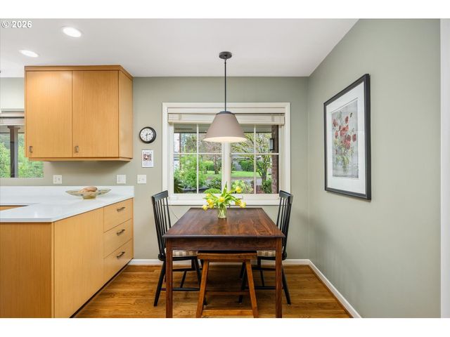 9792 Sw ARBORCREST Way, Portland, OR 97225