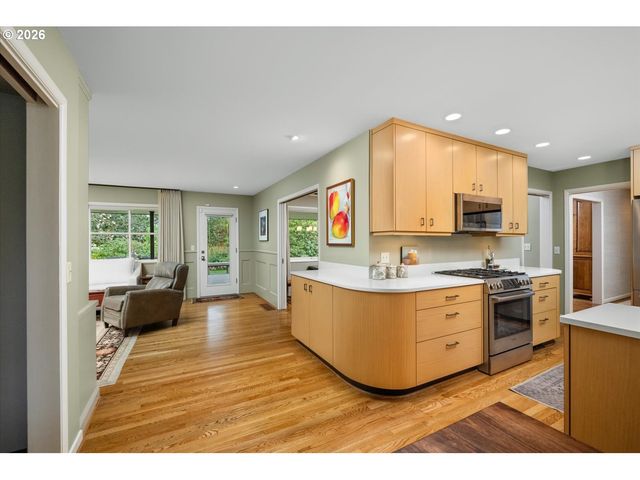 9792 Sw ARBORCREST Way, Portland, OR 97225