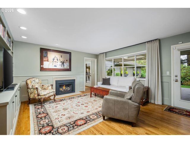 9792 Sw ARBORCREST Way, Portland, OR 97225