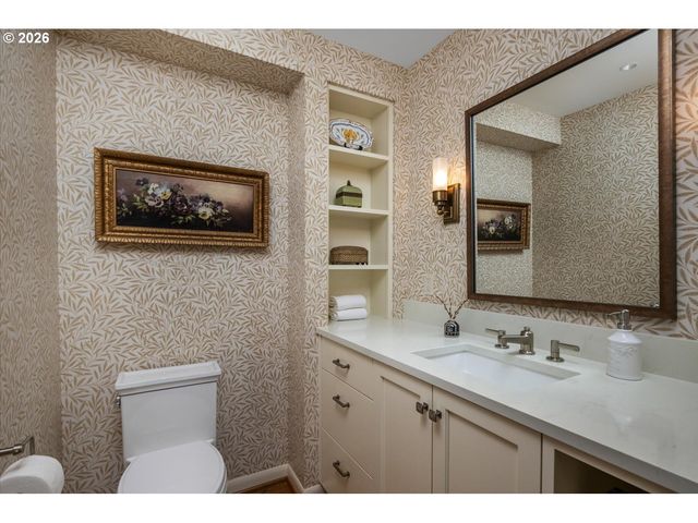 9792 Sw ARBORCREST Way, Portland, OR 97225