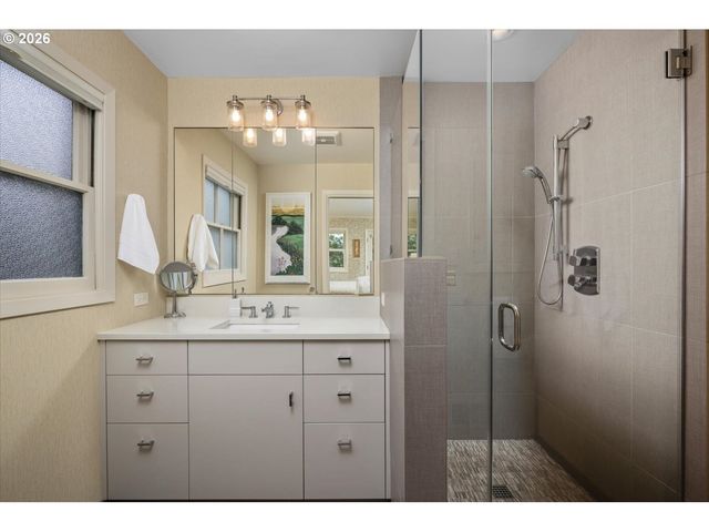 9792 Sw ARBORCREST Way, Portland, OR 97225