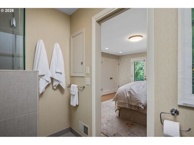 9792 Sw ARBORCREST Way, Portland, OR 97225