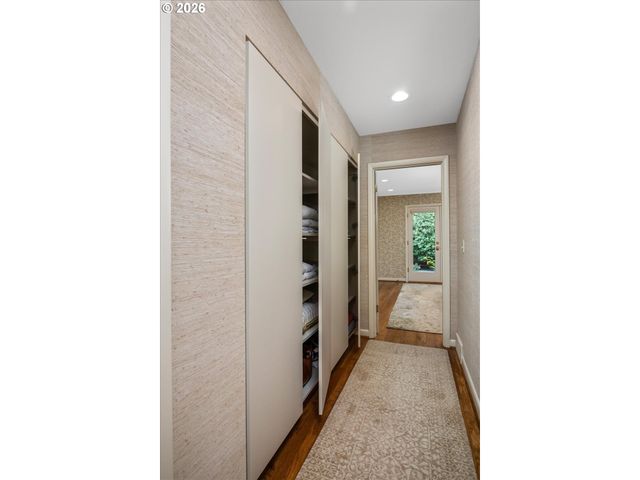 9792 Sw ARBORCREST Way, Portland, OR 97225