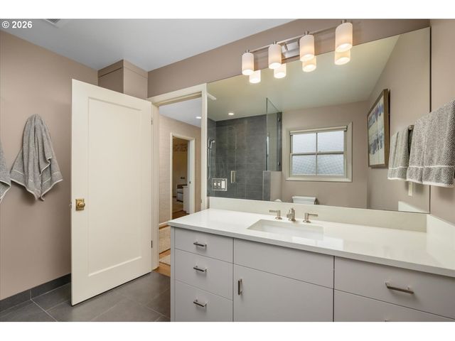 9792 Sw ARBORCREST Way, Portland, OR 97225