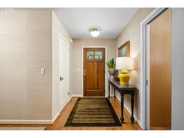 9792 Sw ARBORCREST Way, Portland, OR 97225