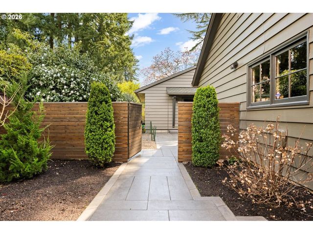 9792 Sw ARBORCREST Way, Portland, OR 97225